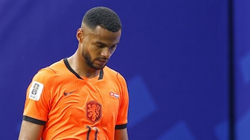 El jugador neerlandés Cody Gakpo anuncia la muerte de su hijo durante el embarazo