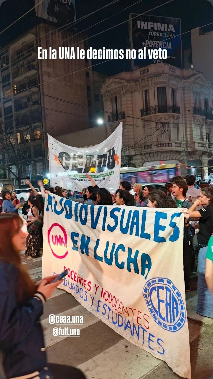 Los estudiantes de la UNA reclamaron contra el veto a la ley de financiamiento universitario