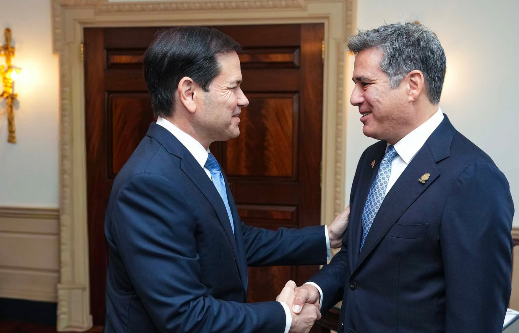 Las autoridades también analizaron los riesgos asociados con la minería ilegal y la pesca irregular. Crédito: Ministerio de Relaciones Exteriores y Culto