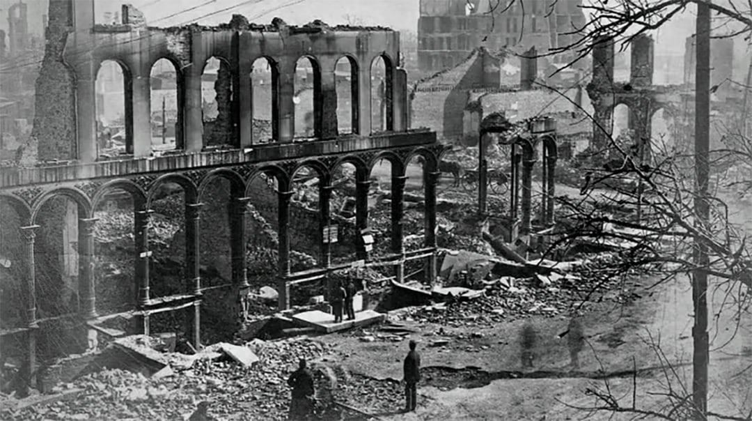 El incendio de Chicago se propagó rápidamente debido a la sequía, la abundancia de madera de la ciudad y la falta de recursos del cuerpo de bomberos