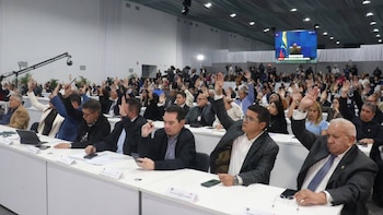La Asamblea Nacional de Venezuela sesionó en un centro de exposiciones tras los daños que sufrió el Parlamento por los terremotos
