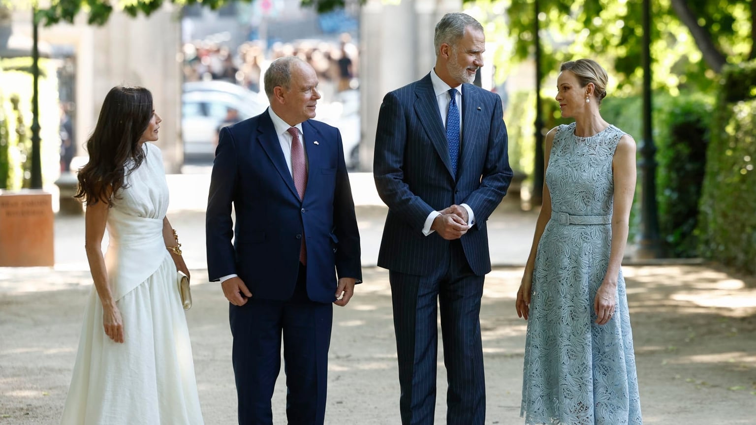 Los Reyes, acompañados por el príncipe Alberto de Mónaco, y la princesa Charlène de Mónaco, visitan las exposiciones conmemorativas del 150 aniversario de la apertura de la primera misión diplomática entre España y Mónaco (EFE/Daniel González)