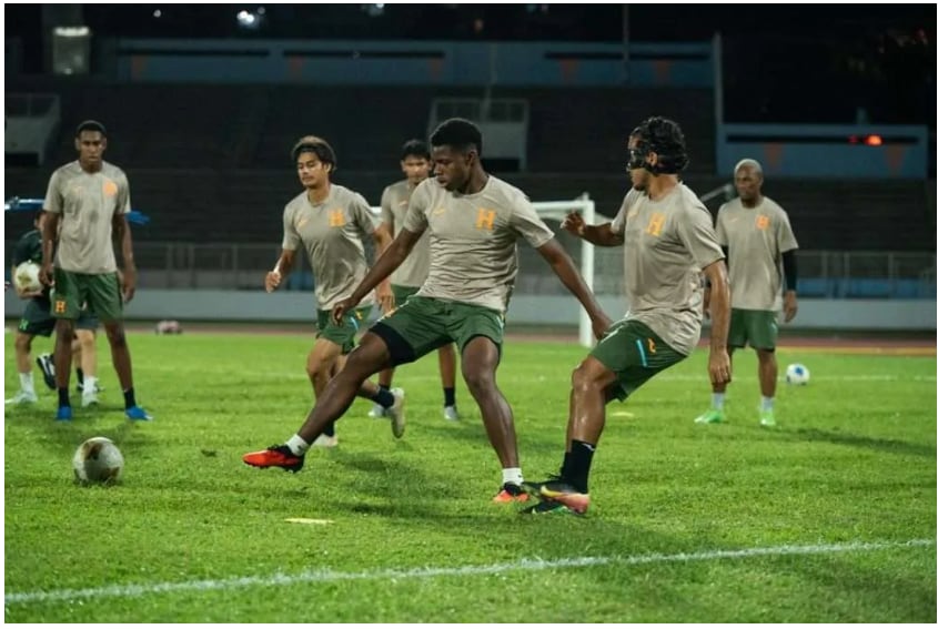 Surinam encabeza la tabla con seis unidades, mientras Guatemala, Jamaica y El Salvador suman tres junto al cuadro catracho; el reglamento concede el pase de ronda a los dos líderes. (Cortesía: FFH)