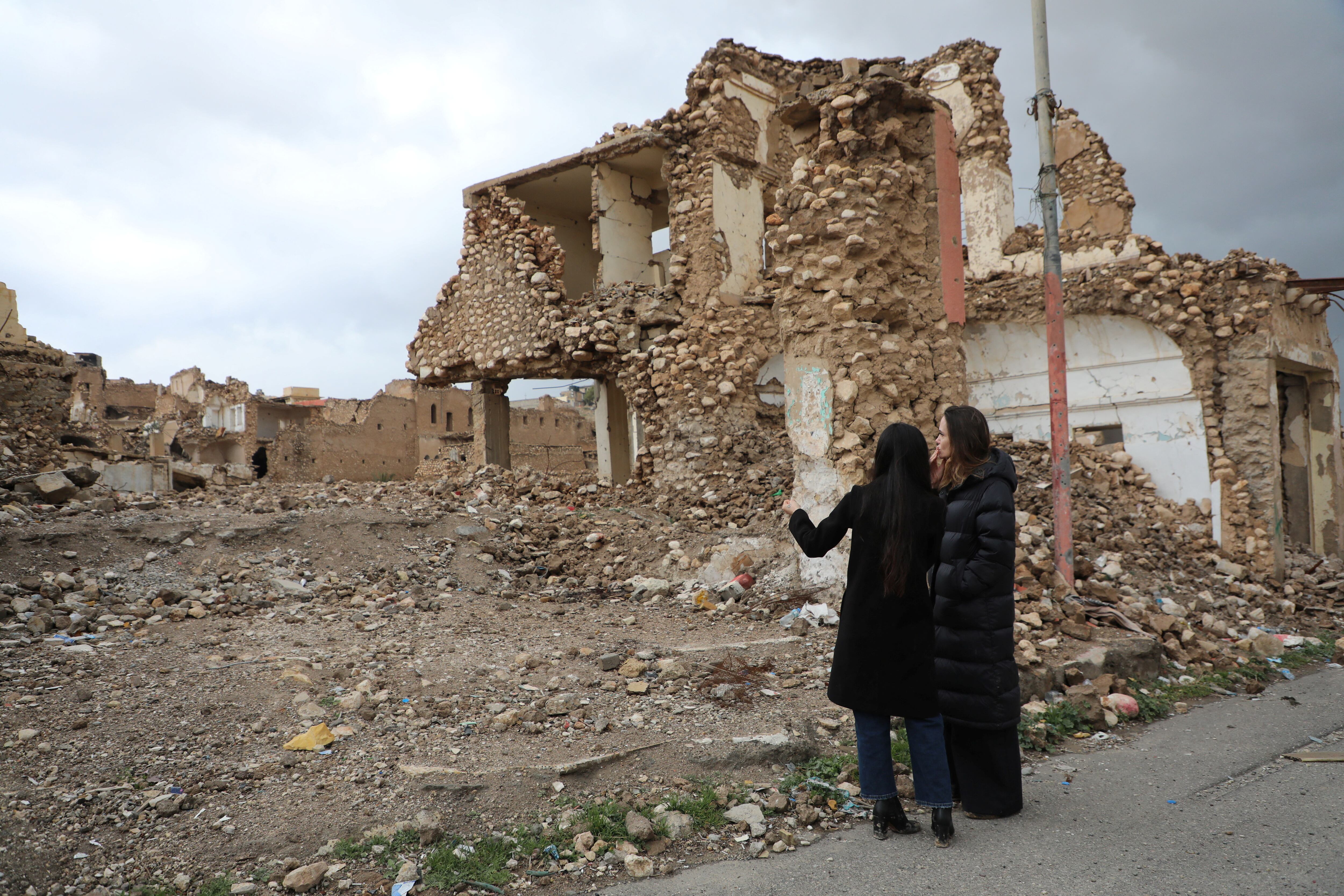 Nadia Murad recorrió Sinjar, en Irak, junto a la actríz Angelina Jolie, el 1 de febrero del 2023. Nadia