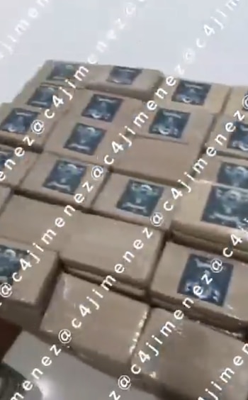 Así lucían los paquetes con droga antes de ser asegurados. Crédito: X - @c4jimenez