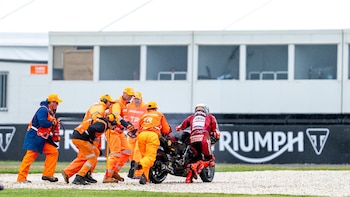 Marc Márquez gana la esprint y da un bocado al Mundial tras la caída de Jorge Martín