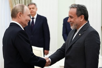 Putin busca cooperar con Teherán en proyectos civiles de energía nuclear, como la central de Bushehr (Reuters)