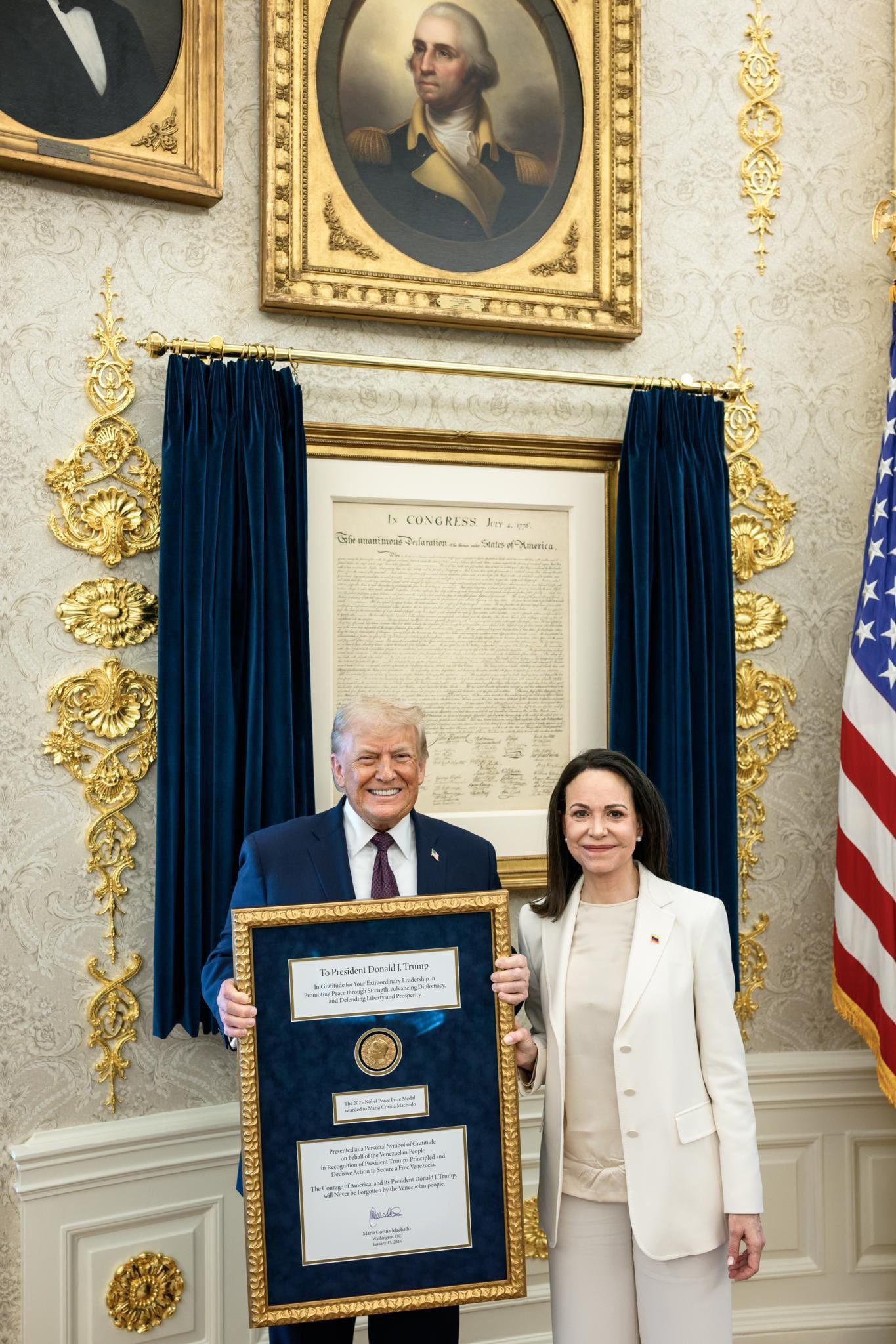 El presidente de Estados Unidos, Donald Trump, posando junto a la líder opositora venezolana María Corina Machado (EFE/Archivo)