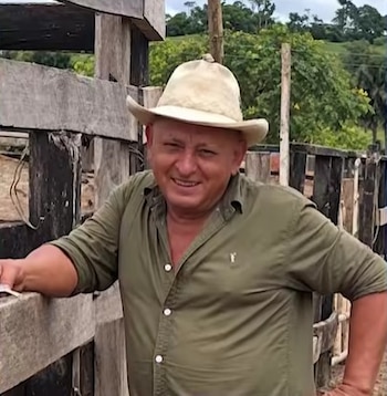 Los habitantes y comerciantes marcharon en San Vicente del Caguán para exigir información sobre el paradero de la víctima - crédito Informativo 7/24 Caquetá / Facebook