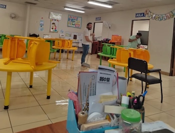Cinco establecimientos de CEN-CINAI permanecen inundados en Limón y otro continúa aislado debido al cierre de las vías provocado por las lluvias. Crédito: Ministerio de Salud