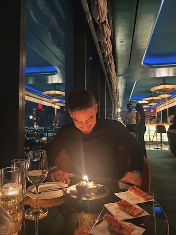 El conductor sopló la velita