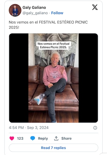 El cantante anunciando su presencia