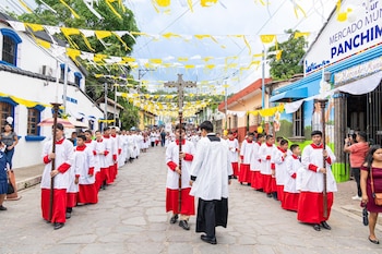 Las actividades preparadas por cada parroquia convocaron a feligreses de distintas generaciones, quienes acompañaron la conmemoración con expresiones tradicionales y una participación serena durante los eventos realizados este domingo (Foto cortesía alcalde Mario Vásquez)