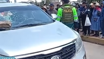 Camioneta arrastra a niño por