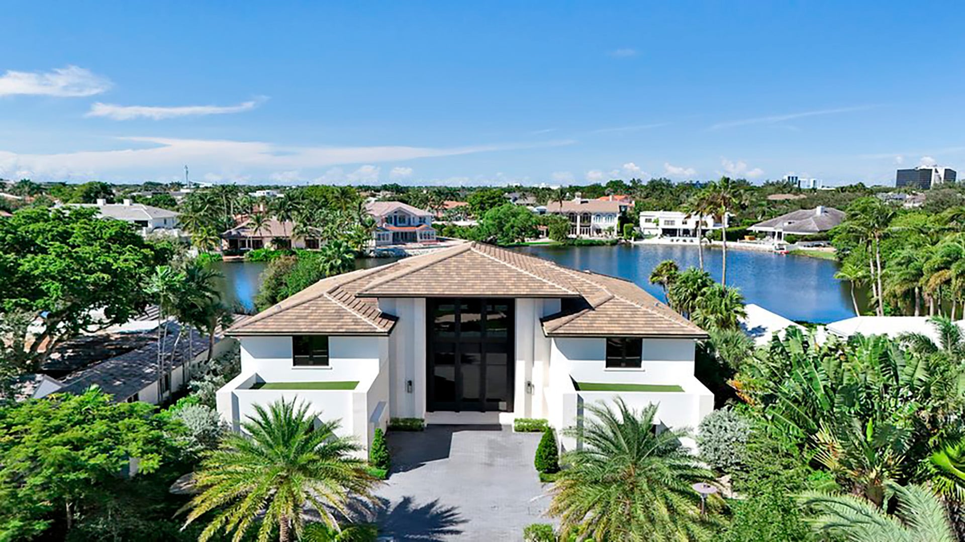 Sergio Busquets, ex jugador del Inter Miami CF, concretó la transferencia de su propiedad a Sam Reinhart, estrella de los Florida Panthers, por un monto de 9 millones de dólares (Crédito: South Florida Business Journal)