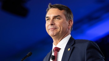 La Fiscalía pide que Flávio Bolsonaro declare ante la Policía por si se retracta de sus calumnias contra Lula