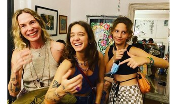 Gloria Carrá y sus hijas,