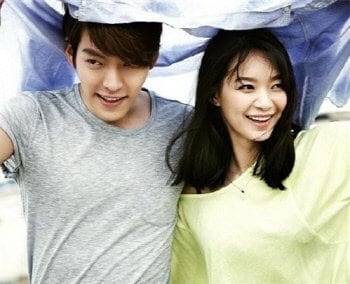 Kim Woo-bin y Shin Min-ah en una campaña para Giordano (Captura: CF Giordano)