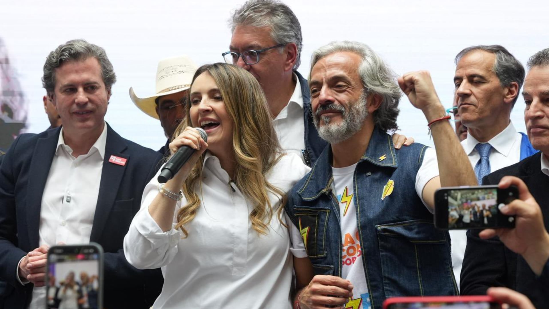 Paloma Valencia tiene una postura sobre la adopción por parejas del mismo sexo que va en contra de los principios defendidos por Juan Daniel Oviedo - crédito @PalomaValenciaL/X