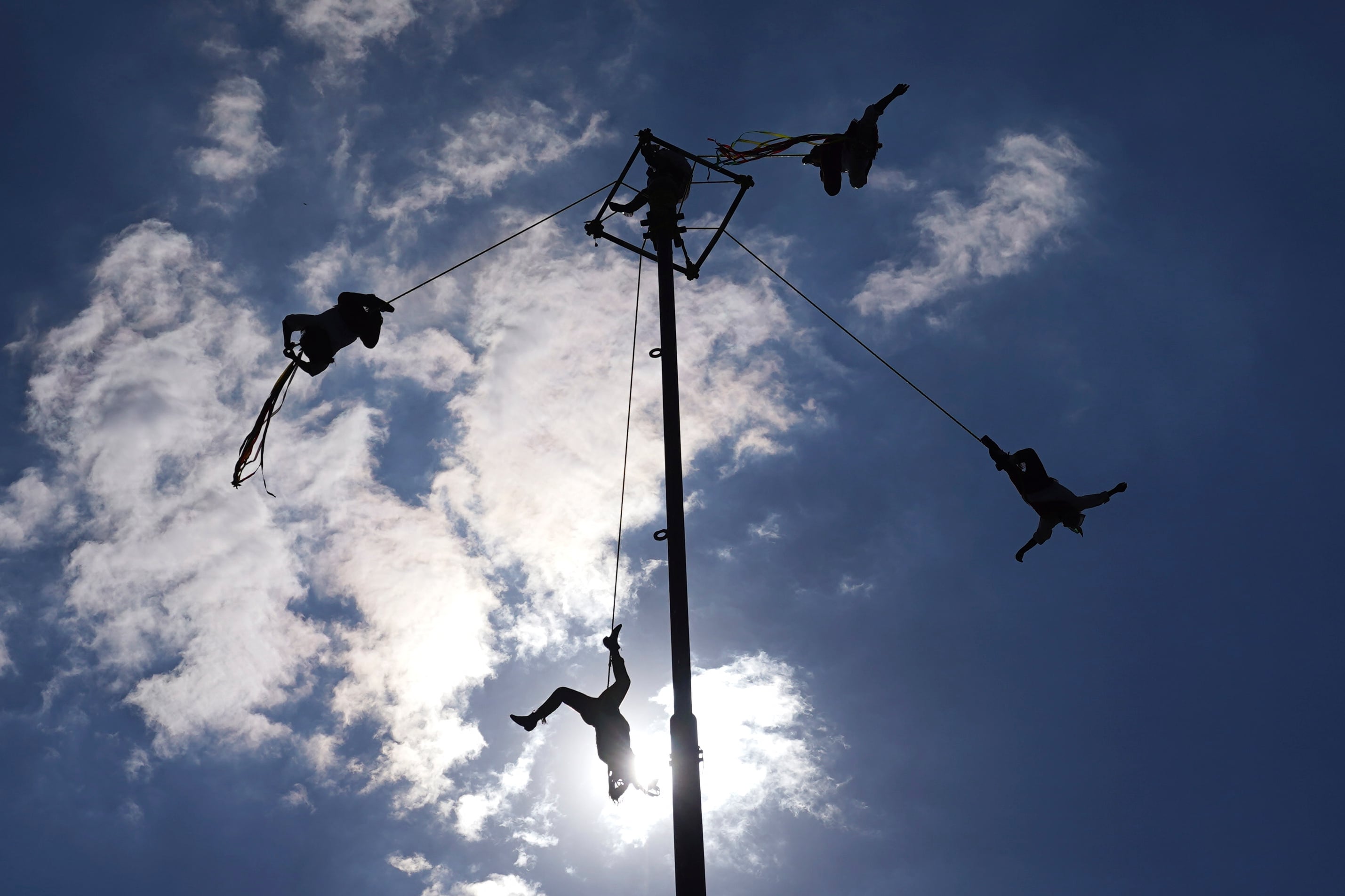 Hombres voladores de Papantla interpretan la