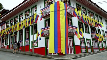 El aumento de costos laborales y la reducción de la jornada a 42 horas impactan la rentabilidad de hoteles y servicios turísticos en Colombia - crédito AFP