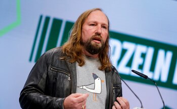 El diputado del partido Verde Anton Hofreiter también dijo que “no está del todo claro qué ocurrirá a continuación en Siria” y que hablar de deportación estaba “completamente fuera de lugar” (REUTERS/Michele Tantussi/File Photo)
