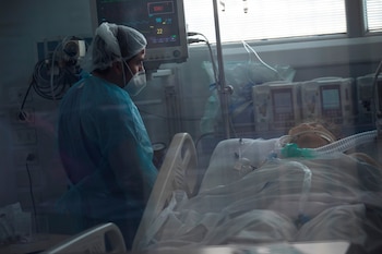 Varios organismo de la salud y hospitales aparecen con compras bajo la modalidad de "trato directo" que pudieron haber sido hechas mediante licitación pública para lograr un mejor precio.