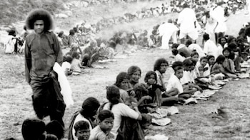 Sai Baba predicando cuando era