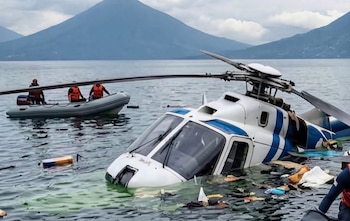 Los buzos de rescate mantienen la búsqueda de dos personas desaparecidas en el lago de Panajachel.
