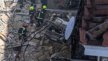 Hallan muertos a dos turistas en Atenas tras la explosión de un edificio