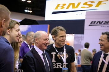 Greg Abel en la reunión