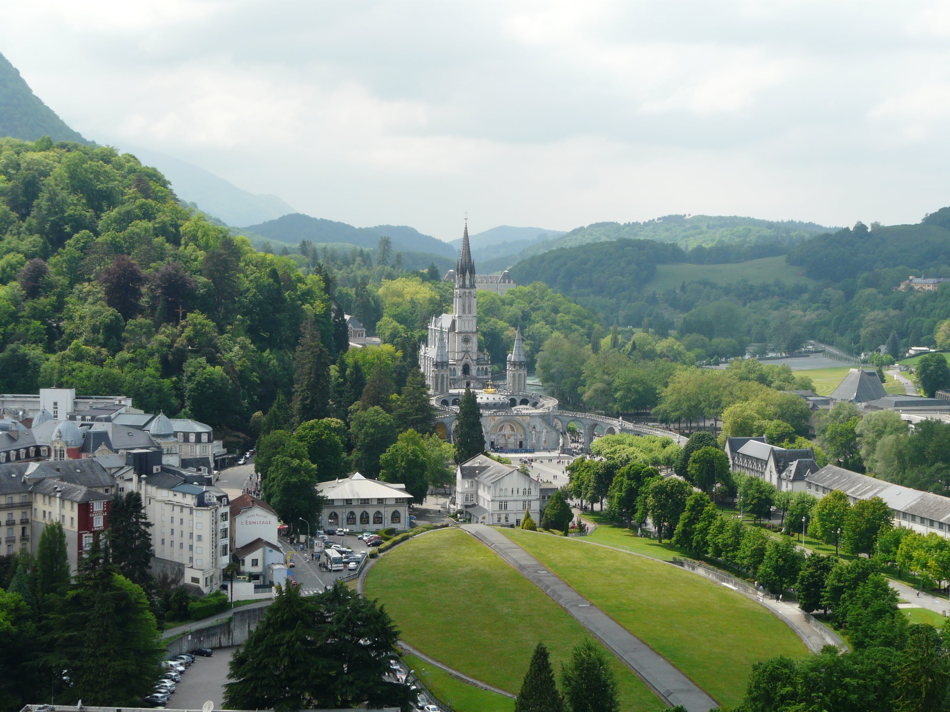 Se cancelan dos procesiones en Lourdes días antes de celebrarse por amenaza terrorista a los feligreses y un mes después de la visita del papa León XIV