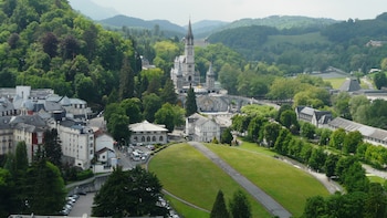 Se cancelan dos procesiones en Lourdes días antes de celebrarse por amenaza terrorista a los feligreses, un mes después de la visita del papa León XIV