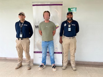 Extranjero buscado por EE. UU.