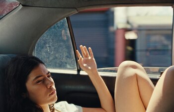 Valentina Maurel - Tengo sueños eléctricos