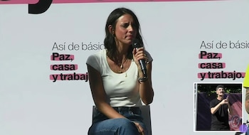 10/10/2026 La secretaria política de Podemos, Irene Montero, durante su intervención en el acto 'Así de básico: paz, casa y trabajo', celebrado este sábado en Getafe (Madrid)..
La secretaria política de Podemos, Irene Montero, ha acusado al sistema económico de "matar" a través de los desahucios, la precariedad laboral y las dificultades para acceder a una vivienda, y ha llamado a "seguir el rastro del dinero" para redistribuir la riqueza para el pueblo y no para "los de arriba" y las grandes empresas.
POLITICA ESPAÑA EUROPA MADRID ECONOMIA