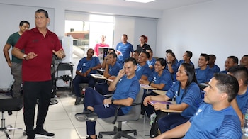 Fueron capacitados 36 árbitros peruanos: 24 principales y 12 asistentes. (FPF)