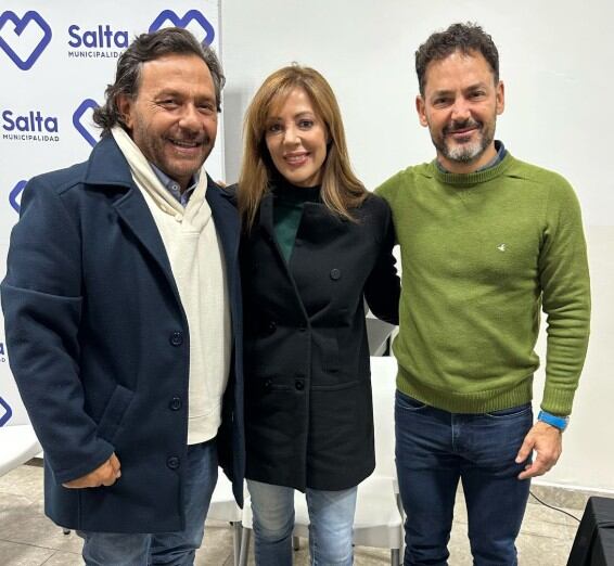 El gobernador Gustavo Sáenz junto a la candidata a diputada provincial Flavia Royón, de otra lista, el Frente Vamos por Salta