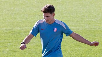 Julián Alvarez y Reinildo, listos para recibir al Valencia