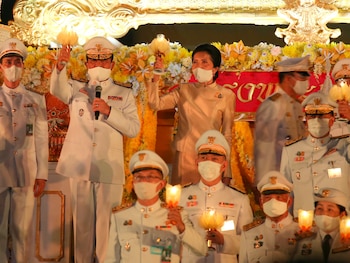 Todos presentes.... menos el rey.