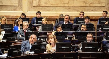 Los senadores libertarios celebraron su