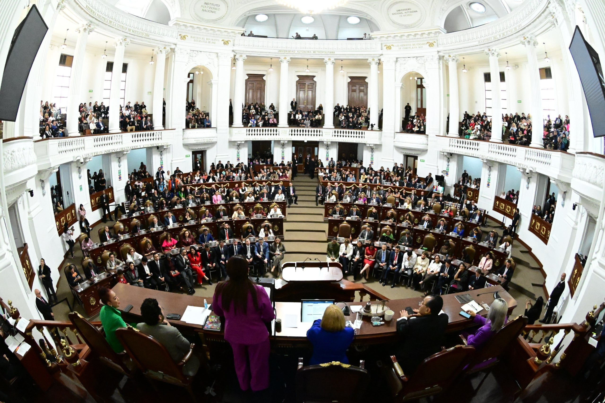 La jefa de Gobierno capitalina acude al Congreso de la Ciudad de México para presentar su paquete legislativo. (Foto: jefatura gobierno CDMX)