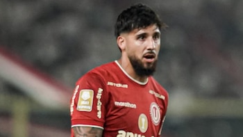 Caín Fara, defensor de Universitario de Deportes, cometió penal ante Sporting Cristal.