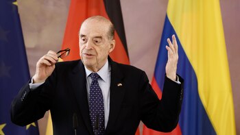 Decretos firmados por Álvaro Leyva