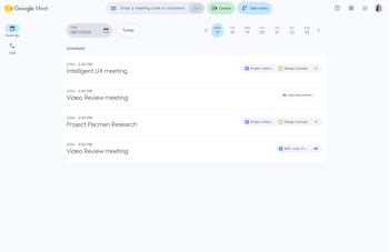 Pantalla de computadora con la interfaz de Google Meet. Muestra el calendario de reuniones para el 17 de agosto, incluyendo títulos y horarios