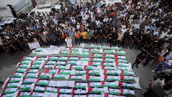 Celebrado en Gaza un funeral por cien muertos cuyos restos fueron recuperados de entre los escombros