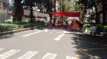 El plantón estará en pie