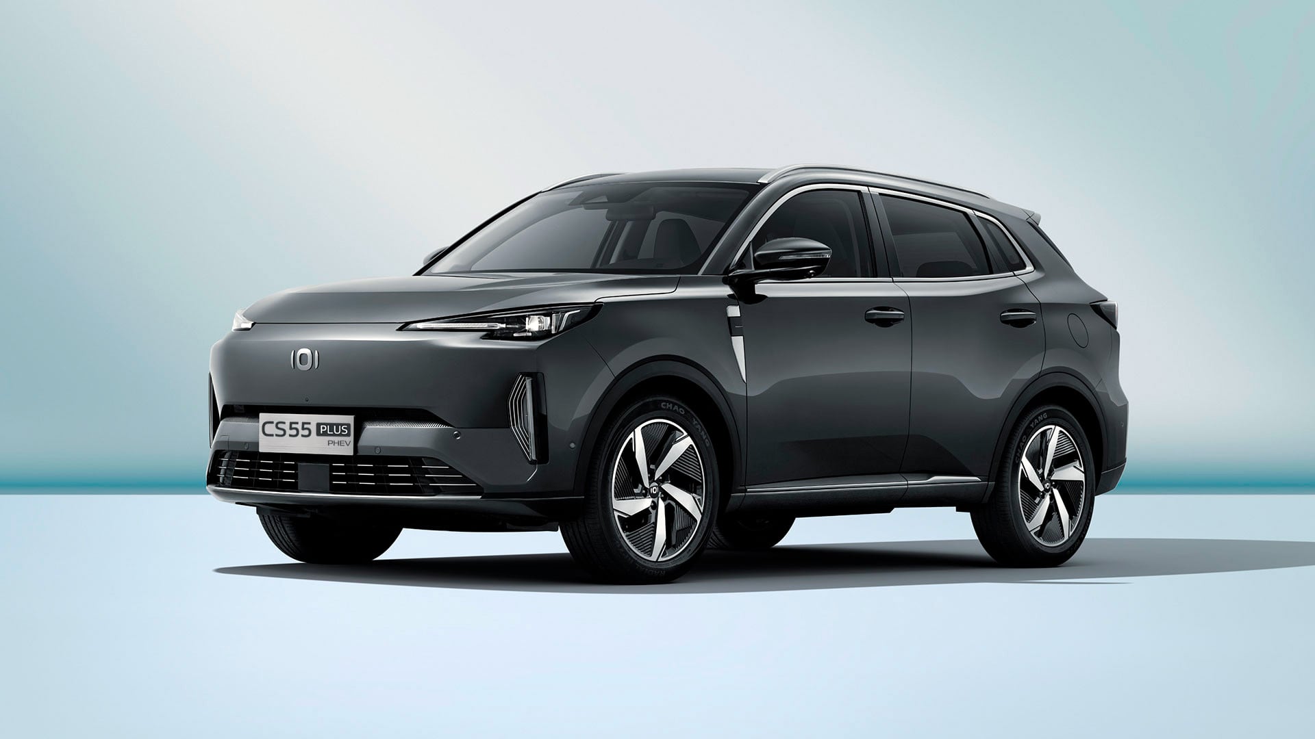 El Changan CS55 Plus PHEV es un SUV híbrido enchufable de origen chino con una excelente relación precio/prestaciones. Es el más accesible del segmento C y es tipo REEV.