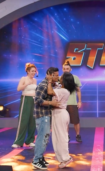 Dayanita sorprende con beso a Christian Domínguez y le manda mensaje a Karla Tarazona: “No tiene por qué molestarse”. Captura: No Somos TV.