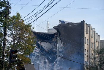 Edificio dañado por el ataque
